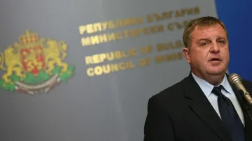 Каракачанов: Ремонтът на МиГ-овете ще е в България, искаме всичките да летят в следващите 7 години