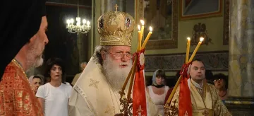 Неофит отслужи празнично богослужение за Великден 