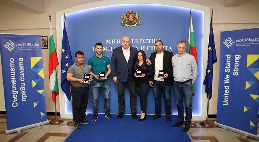 Кралев награди медалистите от европейското по щанги