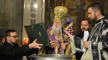 Новоосветеното Свето миро бе преместено от "Св. Александър Невски" в мирохранителницата на Светия синод