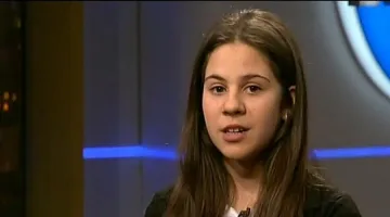 Вижте момичето, което стана хит в интернет с изпълнение на народна песен