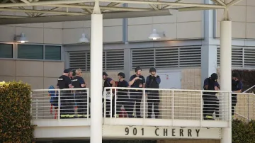 Един загина, а трима са ранени след стрелба край централата на YouTube