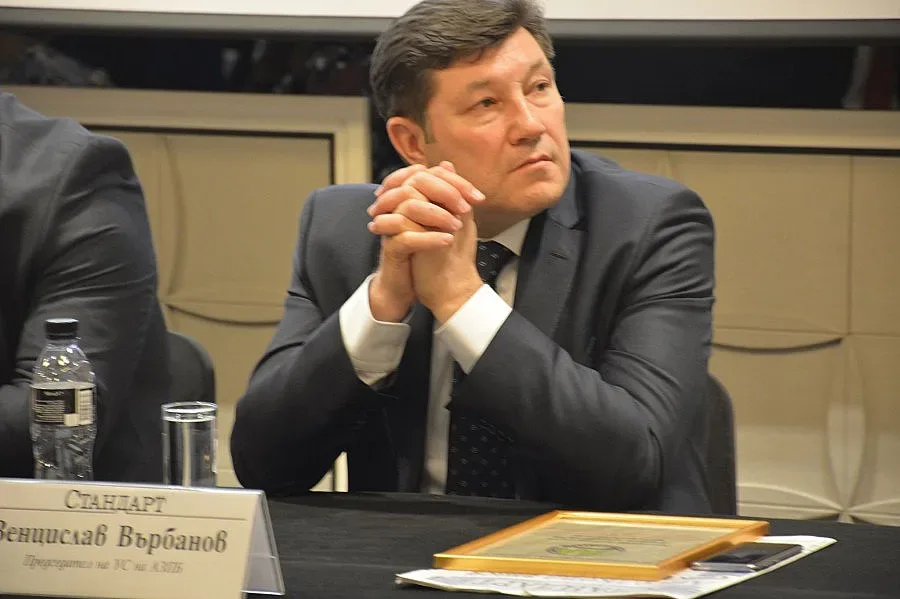 ДИСКУСИЯ НА "СТАНДАРТ". Венцислав Върбанов: Отива си цяло поколение в преработвателната индустрия