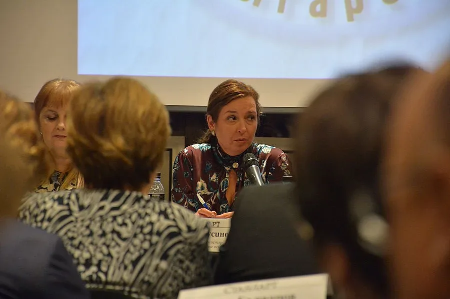 ДИСКУСИЯ НА "СТАНДАРТ". Зорница Русинова: Внасяме молдовци и за работа на полето