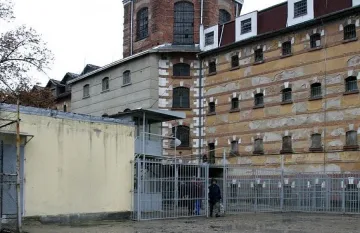 Въоръжени затворници нападнаха надзиратели и избягаха от Софийския