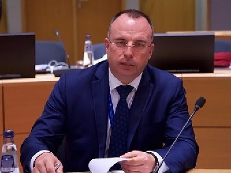 Фермерите имат стимул да работят на светло