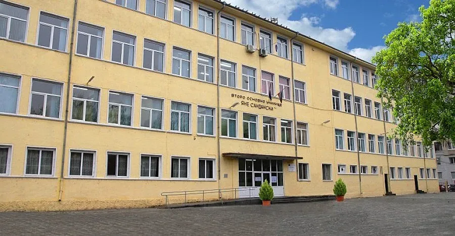 Родители влизат в клас с първолаците