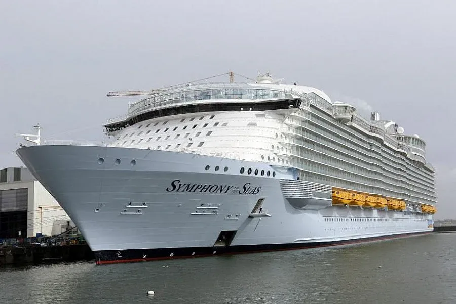 Българин работи по строителството на най-големия круизен кораб в света