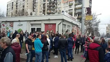 "Банишора" излезе на протест срещу преместването на Центъра по наркомании в квартала