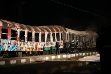 Запалиха се два вагона на пътнически влак в Коньово 