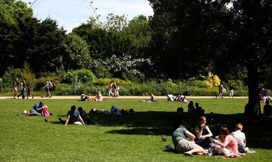 През април: От -1 до 33 градуса