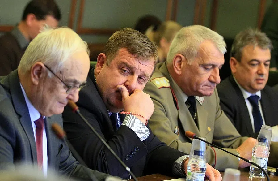 Каракачанов: Финализираме до дни договора за "Спартан"-ите