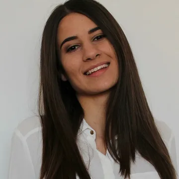 Половин милион стипендия за талантлива българка