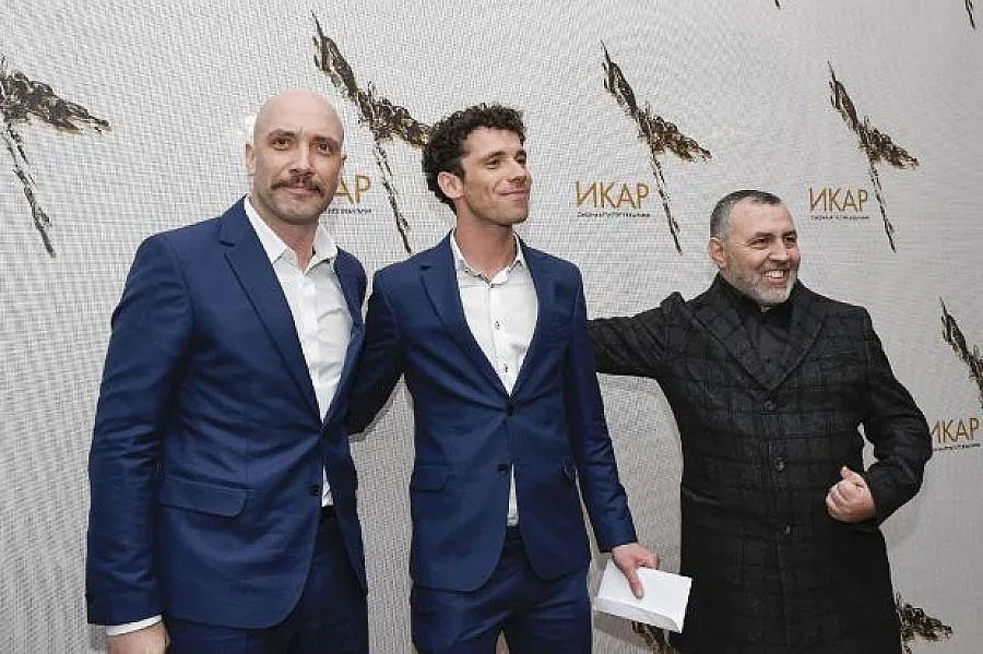 Икари за братята Бахарови