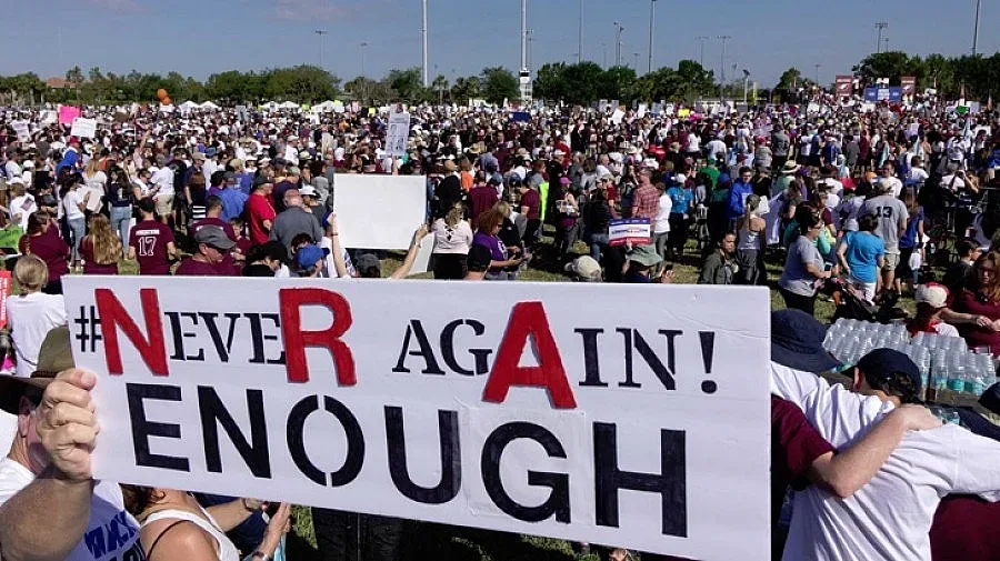 Масови протести срещу оръжията в САЩ