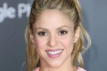 Шакира се оплака от папарак, ровел в боклука й