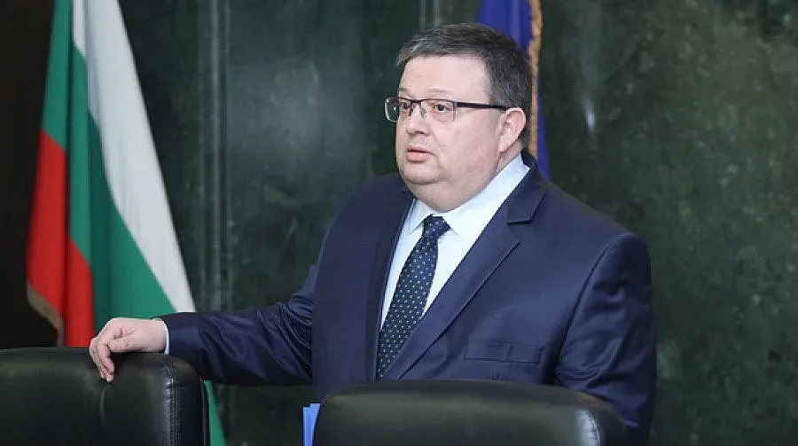 Цацаров отчете фрапиращи пропуски след проверката на пешеходните пътеки