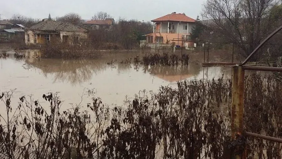 Десетки хора в Бургаско са в готовност за евакуация