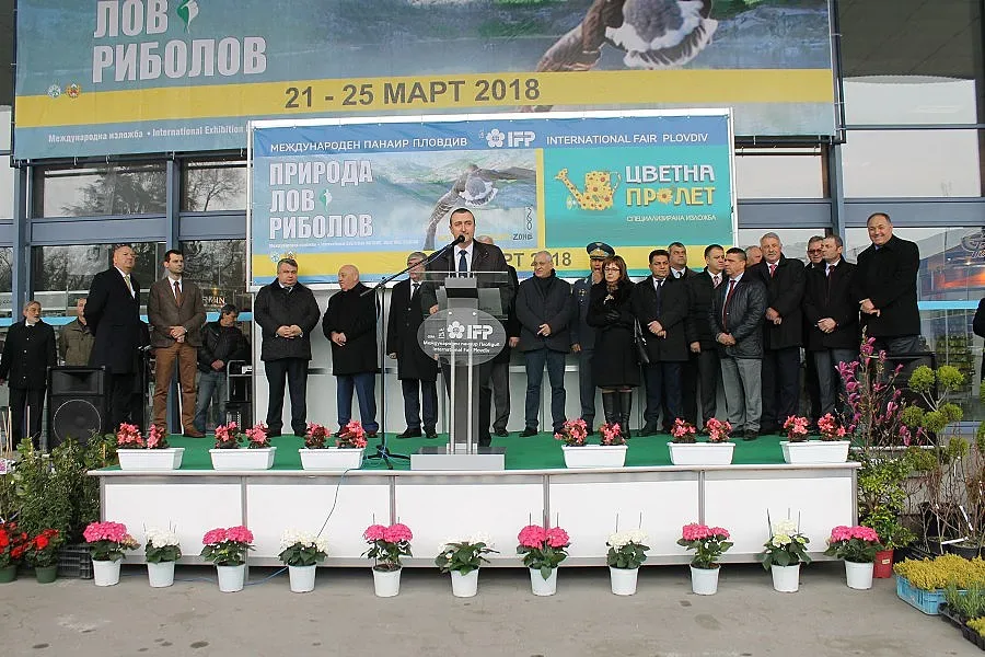 GPS за кучета и коне показват в Пловдив