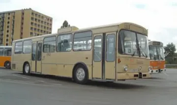 Издирват младежи за хвърлените камъни по автобус №108 в София