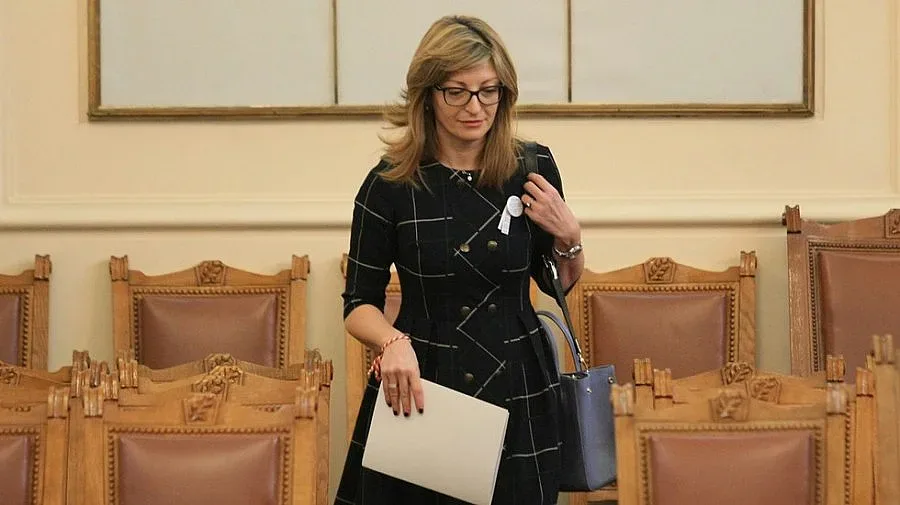 Захариева: Използването на отровни химикали е незаконно