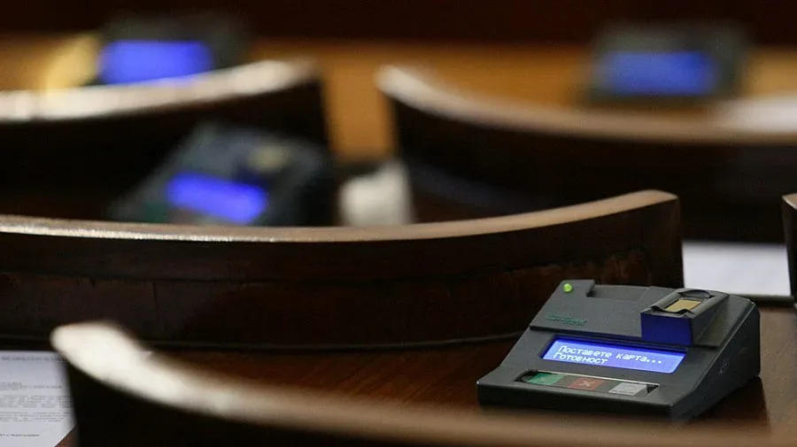 Парламентът гласува нови мерки срещу прането на пари