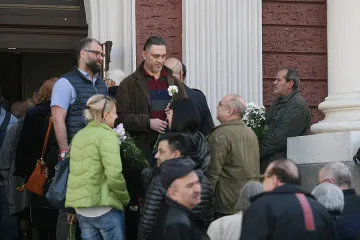 ОБЗОР: Стотици изпратиха Бате Николай