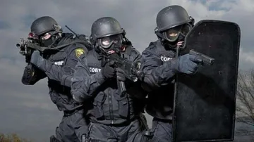 Спецчасти на МВР нахлуха в бургаско гето и арестуваха 12 крадливи цигани