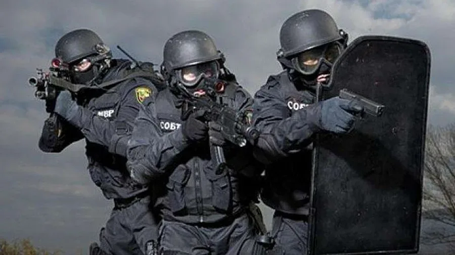 Спецчасти на МВР нахлуха в бургаско гето и арестуваха 12 крадливи цигани