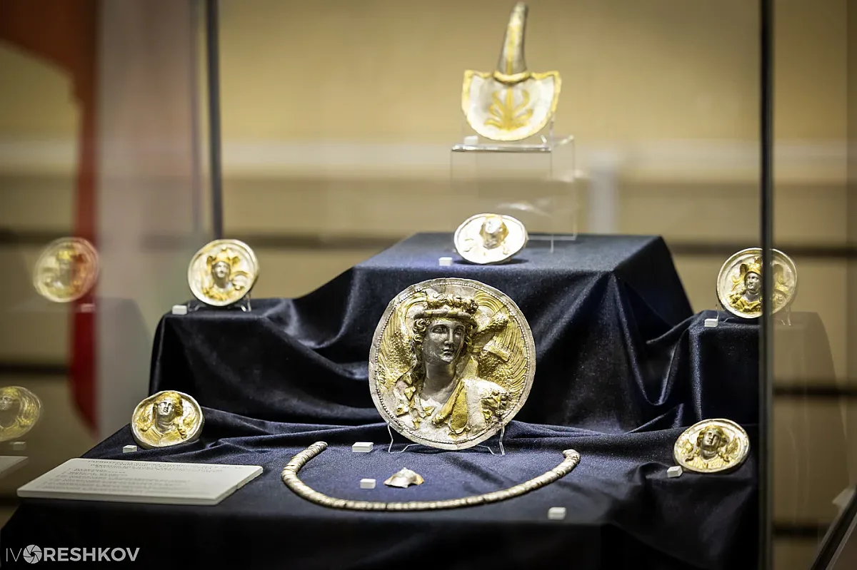 Тайната история на съкровището от Равногор. Кой го е носил?