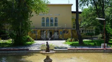 Жена роди насред площада