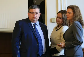 Прокуратурата проверява средствата на купувача на ЧЕЗ