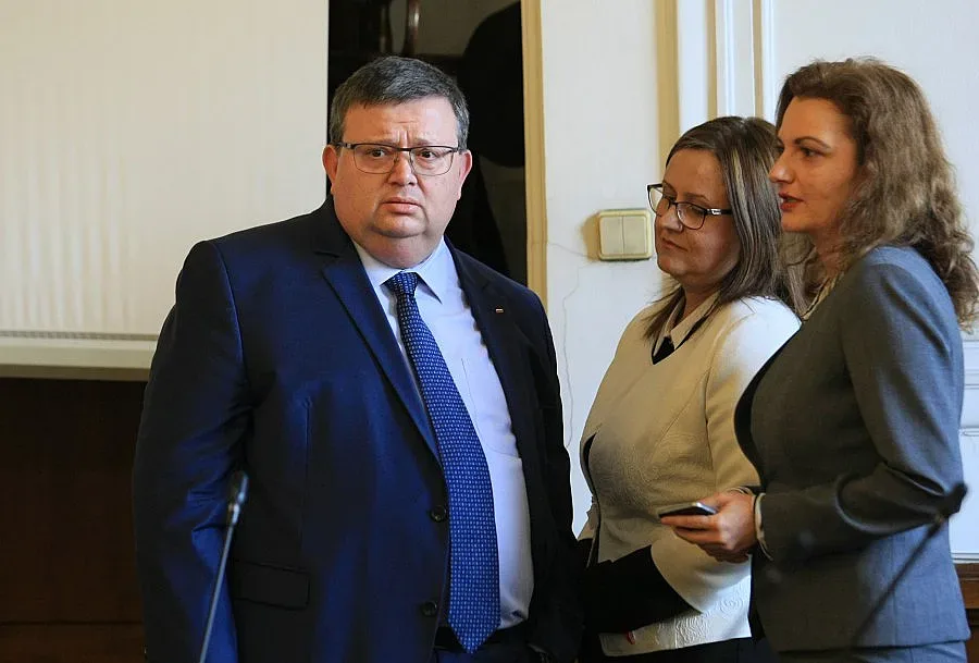 Прокуратурата проверява средствата на купувача на ЧЕЗ