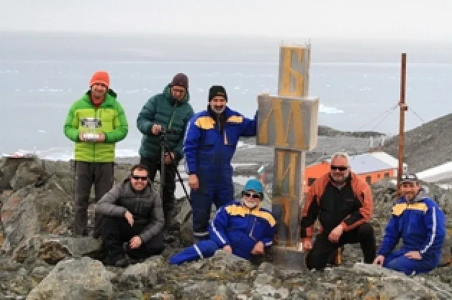 Монтираха паметник на кирилицата в Антарктида