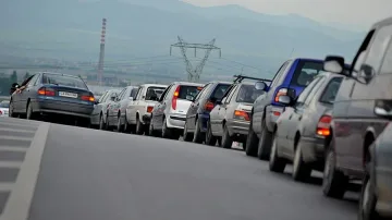 Паднали скали запушиха пътя София - Варна