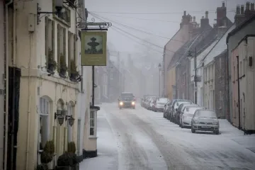 Двама възрастни и малко дете загинаха във Великобритания заради студа