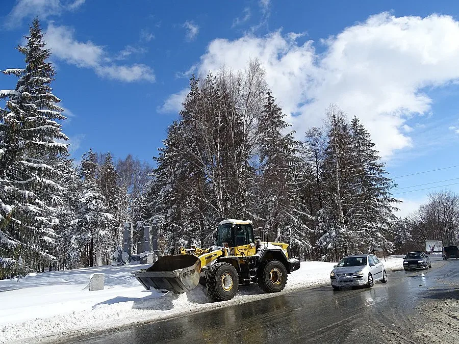 От сняг та на дъжд. Поледици!