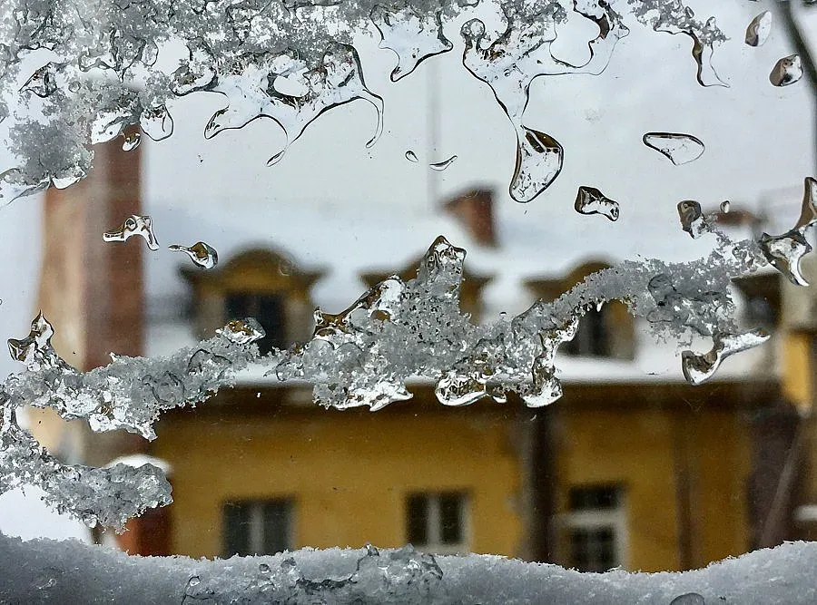 Студът продължава