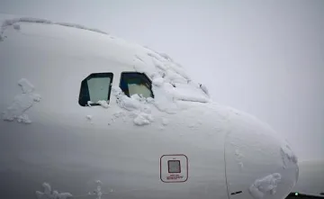 Блокираните на летището в Румъния българи с колективен иск срещу превозвача