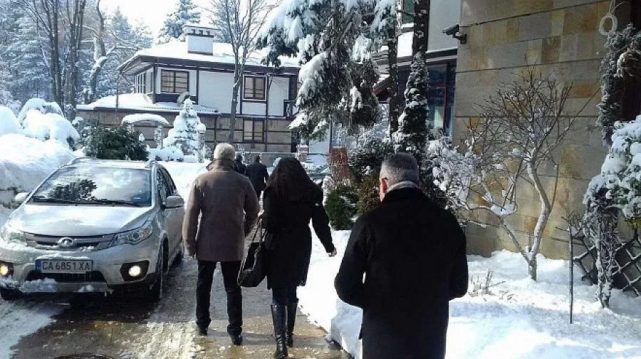 Депутатите на ДПС се събраха за заседанието при Ахмед Доган