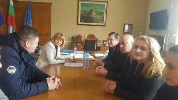 Фандъкова обеща спортни игрища в "Бенковски"