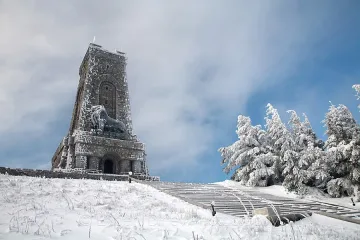 Неофит и руския патриарх с молитва за героите на Освобождението