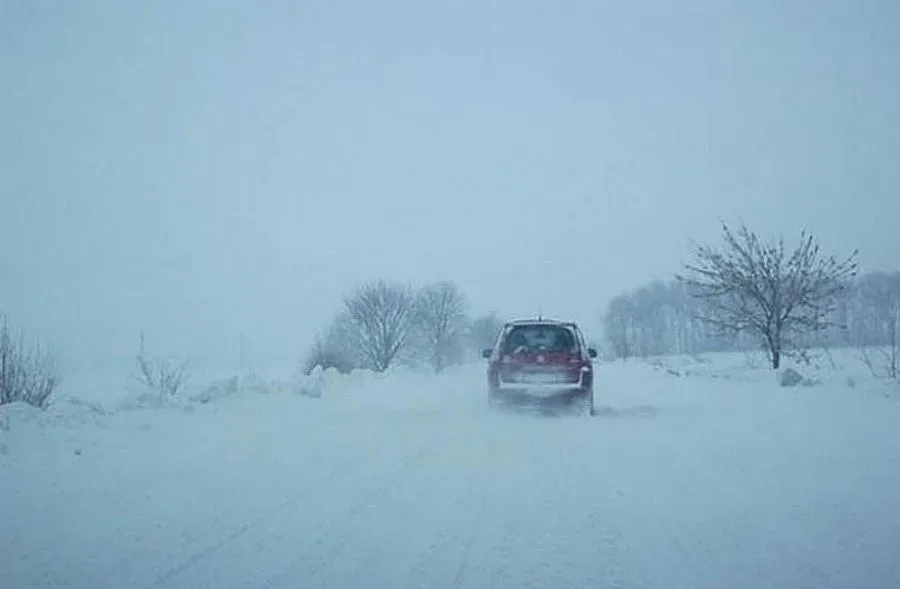 Частично бедствено положение в Главиница, села без ток в Южна България