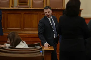 Делян Добрев подозира връзка между президентското вето, Елена Йончева и офшорка