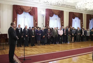 Президентът награди дейци от науката, образованието и военната медицина