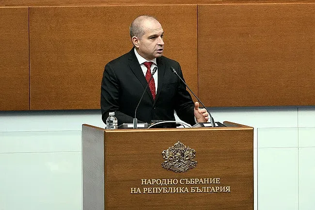 Важно от министър Караджов за новите електрически влакове