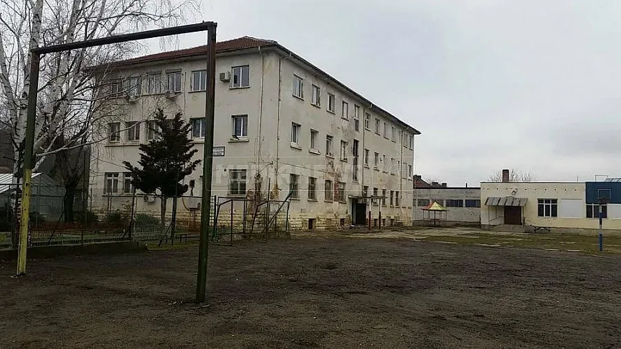 Момче скочи от третия етаж на дом за деца с увреждания