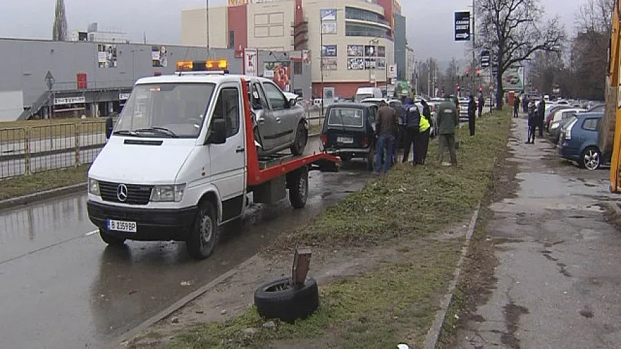 Верижна катастрофа с участието на багер във Варна