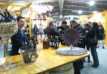 20-членно жури оценява 300 проби на "Винария"