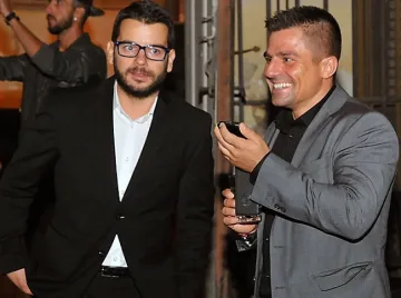 ИВАН: Революцията започва в душата. АНДРЕЙ: Вечно чакаме и се оплакваме